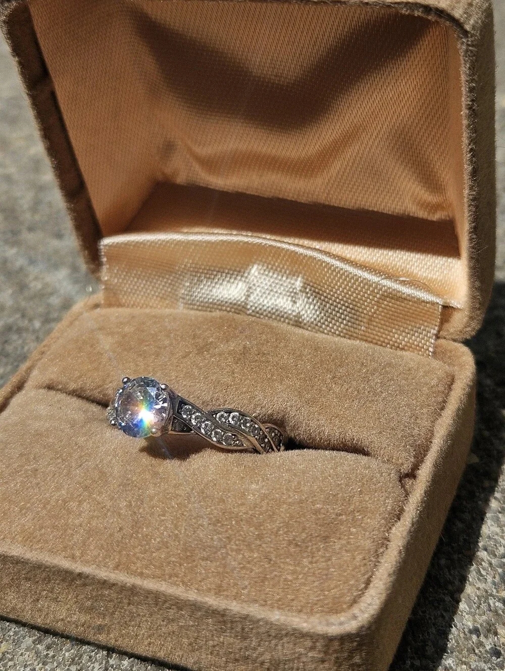 Sterling Silver Solitaire Cubic Zirconia Twist Ring✨️ Size 8